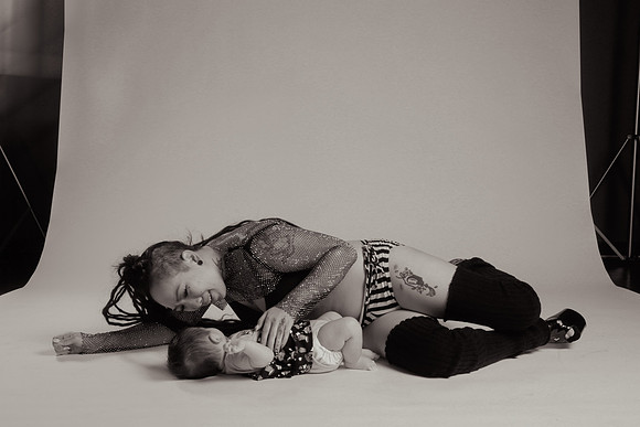 Leah Marie Studio - Jess and Ophelia BW-18