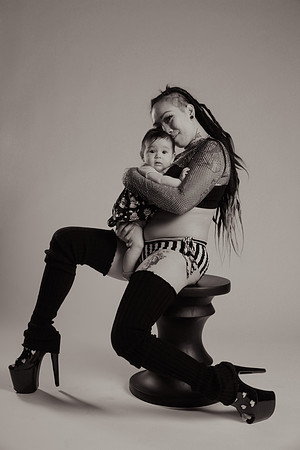 Leah Marie Studio - Jess and Ophelia BW
