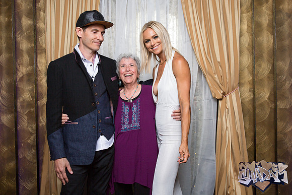 ElleAimePhotographybyLeahMarie-ShadamPhotoBooth-213