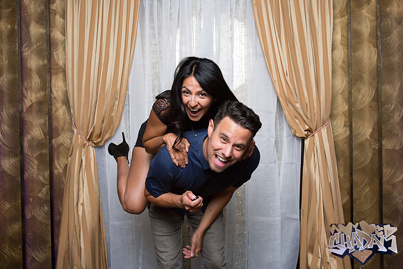 ElleAimePhotographybyLeahMarie-ShadamPhotoBooth-400
