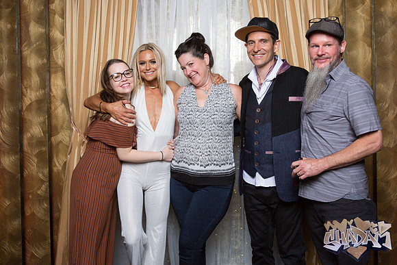 ElleAimePhotographybyLeahMarie-ShadamPhotoBooth-439