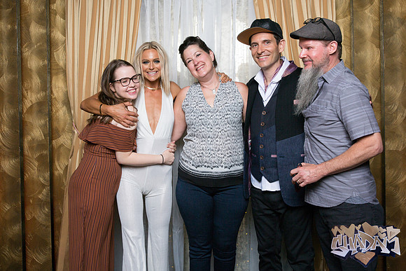 ElleAimePhotographybyLeahMarie-ShadamPhotoBooth-441