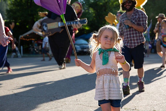 Leah-Marie-Studio-Giant-Puppets-Save-The-World-22