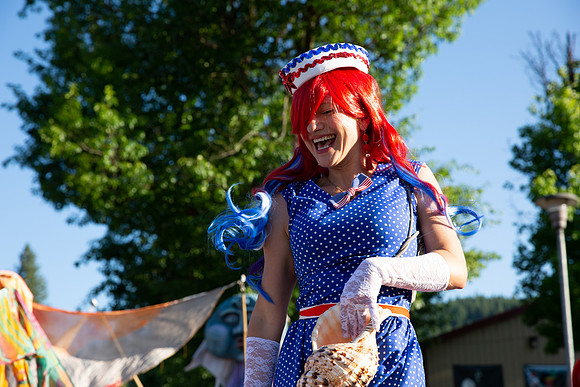 Leah-Marie-Studio-Giant-Puppets-Save-The-World-23