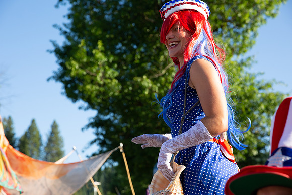 Leah-Marie-Studio-Giant-Puppets-Save-The-World-24