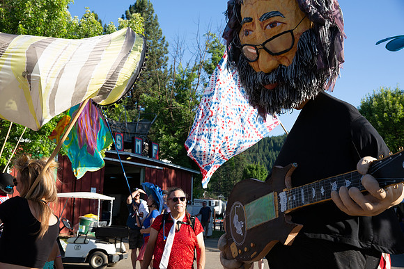 Leah-Marie-Studio-Giant-Puppets-Save-The-World-30