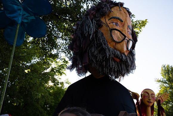 Leah-Marie-Studio-Giant-Puppets-Save-The-World-36