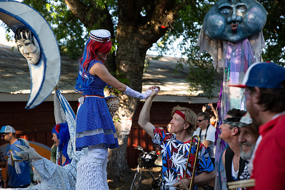 Leah-Marie-Studio-Giant-Puppets-Save-The-World-48