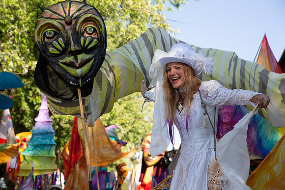 Leah-Marie-Studio-Giant-Puppets-Save-The-World-12