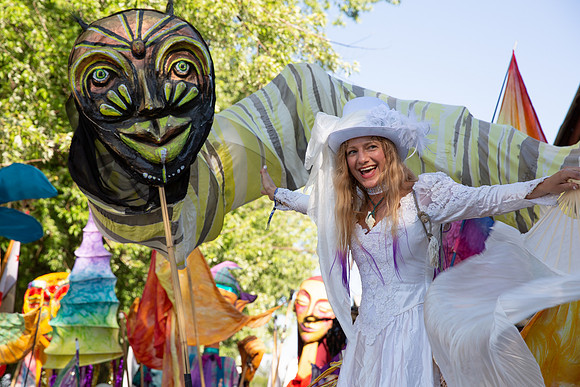 Leah-Marie-Studio-Giant-Puppets-Save-The-World-13