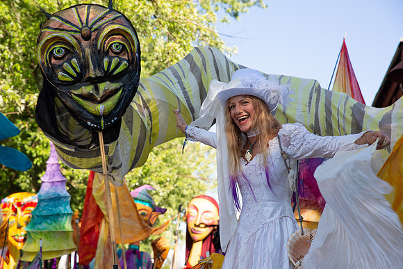 Leah-Marie-Studio-Giant-Puppets-Save-The-World-14