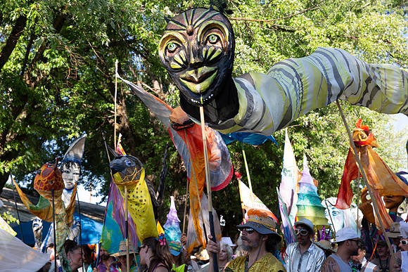 Leah-Marie-Studio-Giant-Puppets-Save-The-World-15