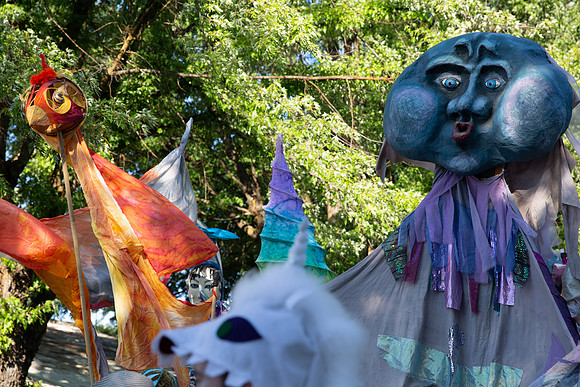 Leah-Marie-Studio-Giant-Puppets-Save-The-World-16