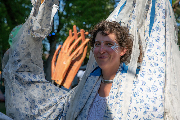 Leah-Marie-Studio-Giant-Puppets-Save-The-World-51
